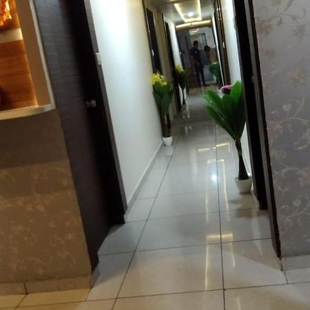 Hotel Atlanta Ahmedabad Bagian luar foto