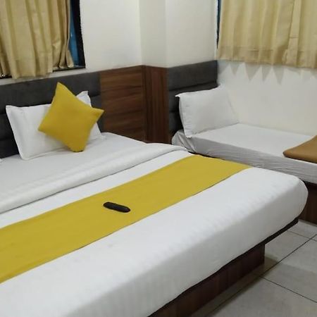 Hotel Atlanta Ahmedabad Bagian luar foto