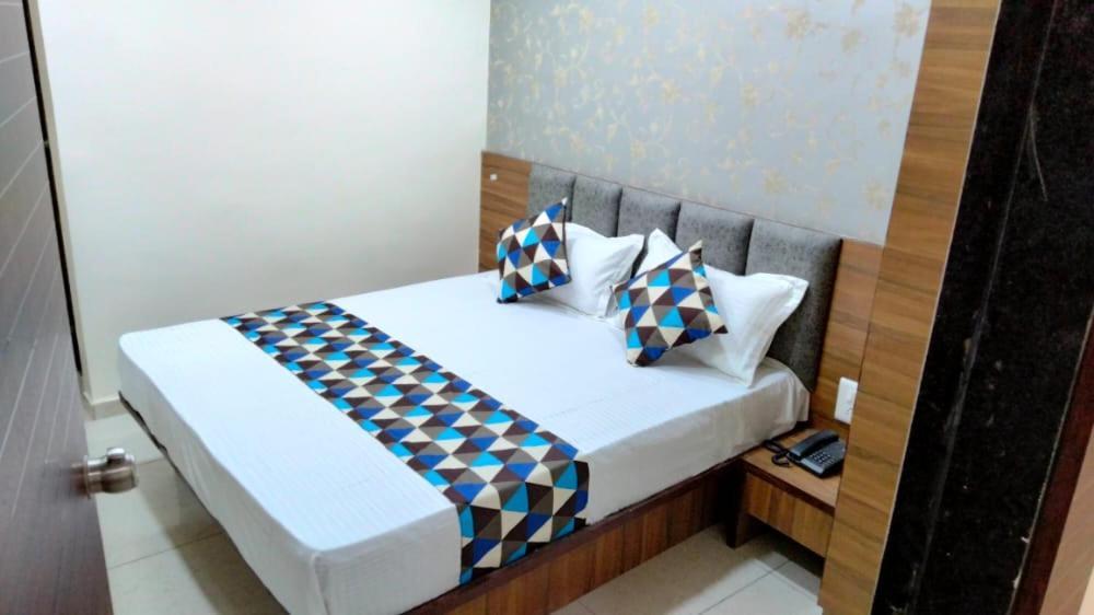 Hotel Atlanta Ahmedabad Bagian luar foto