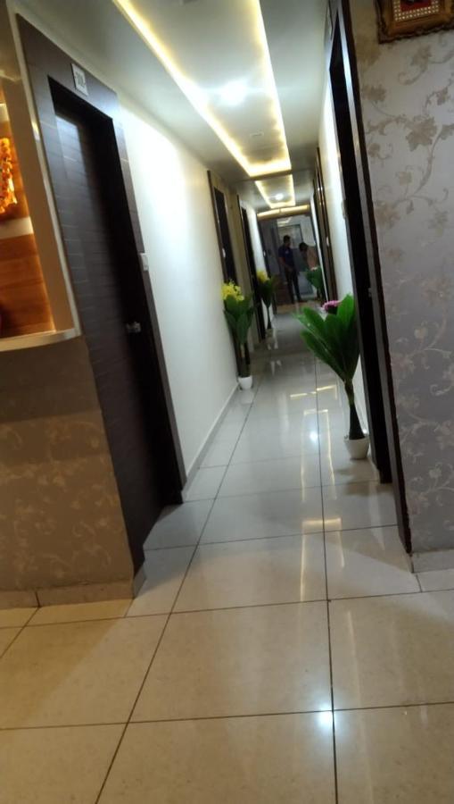 Hotel Atlanta Ahmedabad Bagian luar foto